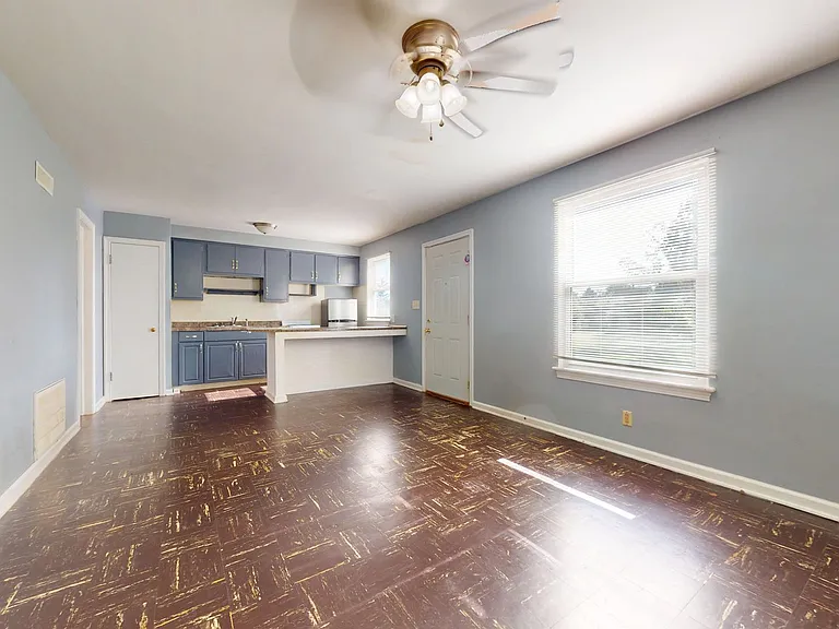33 Stewart Ave — Photo 4