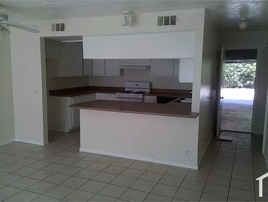 3 bed, 1400 sqft, $2,900 — Photo 3
