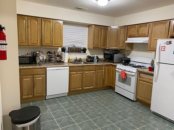 3rd image of 184 N 12th St Floor 2
