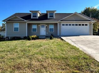 101 Ridgefield Dr, Dandridge, TN 37725