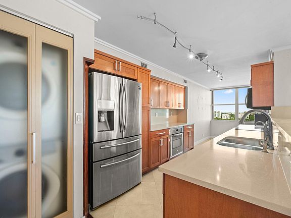 5th image of 1915 Brickell Ave #1501