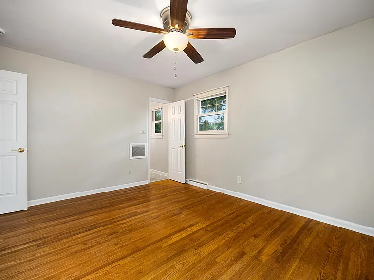 2526 W Huntington Dr — Photo 19