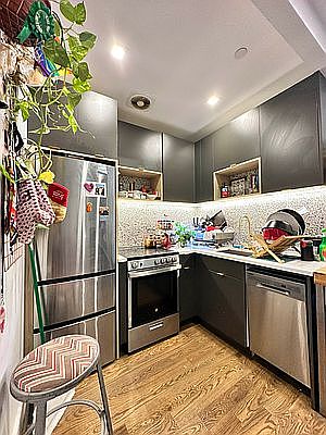 3rd image of 224 Hawthorne St #5L