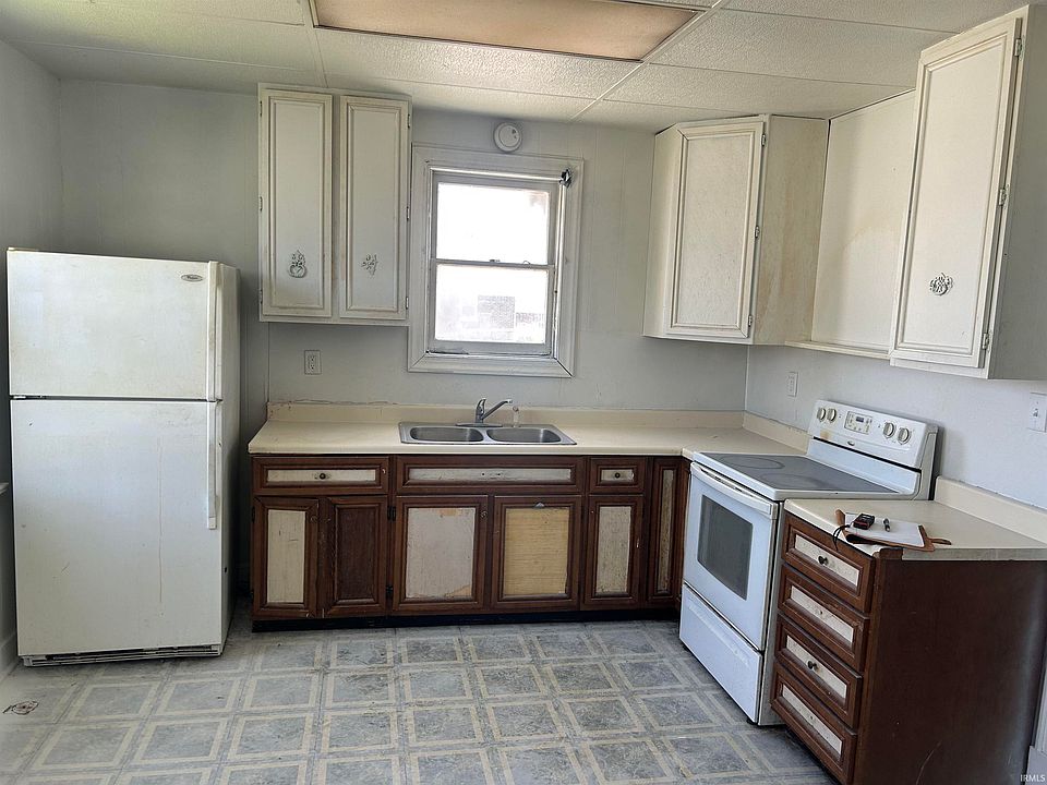 2nd image of 731 E Missouri St