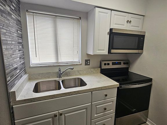 3rd image of 134 Springwood Cir APT A