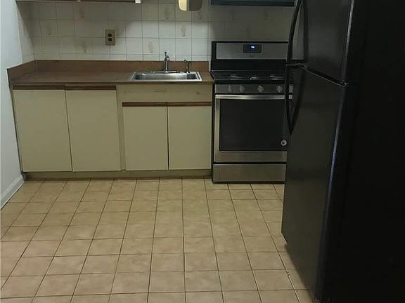 5th image of 3740 Laconia Ave #1