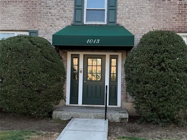 1013 Rottkamp Street #1, Valley Stream, NY 11580