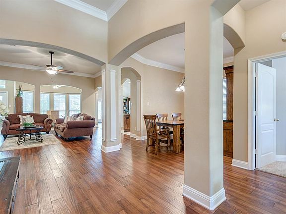 4th image of 7808 Woodhaven Dr