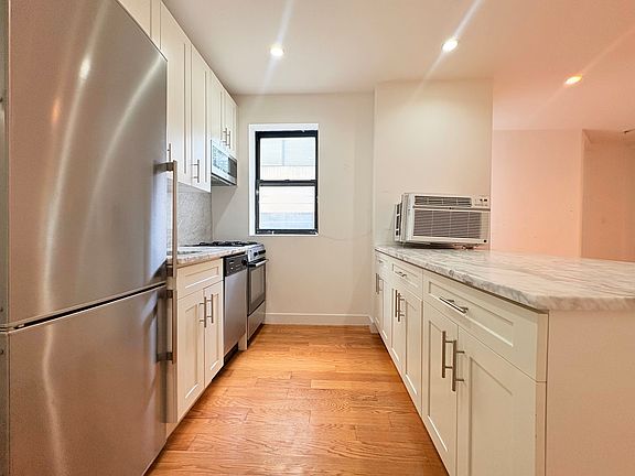 5th image of 310 12th St APT 10