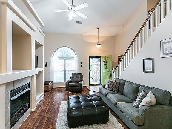 2nd image of 724 Lauren Dr