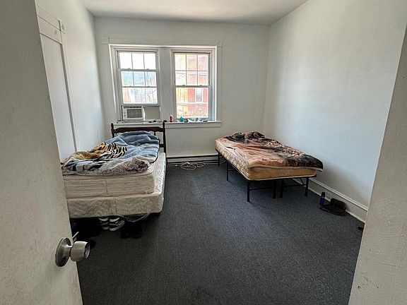 4th image of 196 E Broadway #198