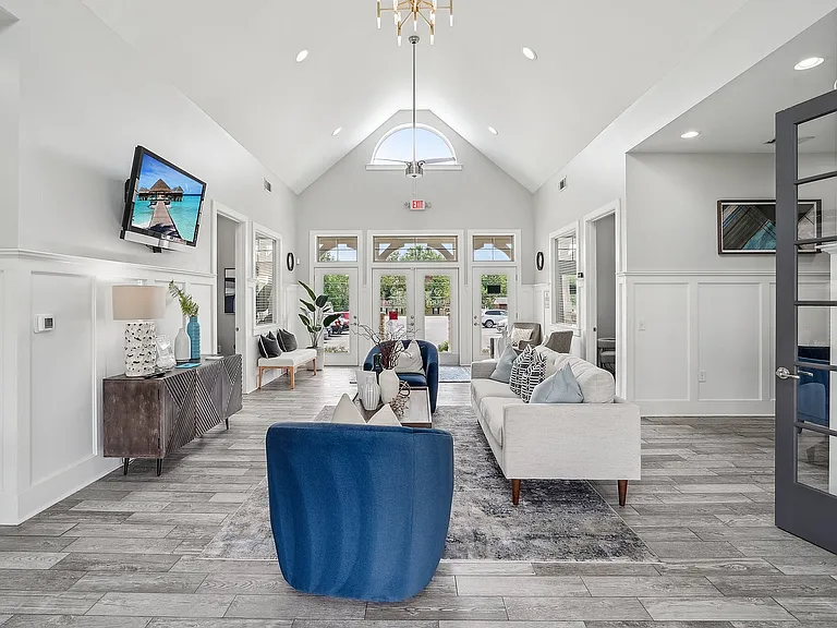 Community Clubhouse & Leasing Office