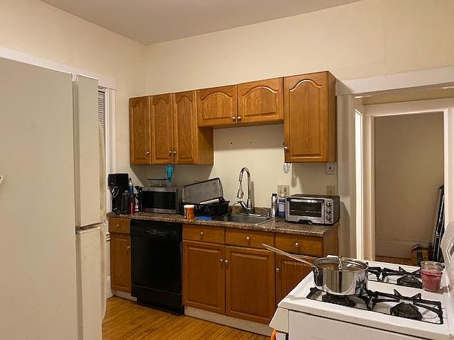 2nd image of 16A Austin St APT 2