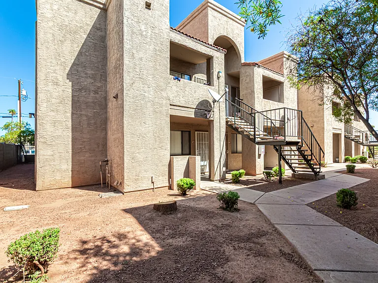 Goldcrest Apartments — Photo 4