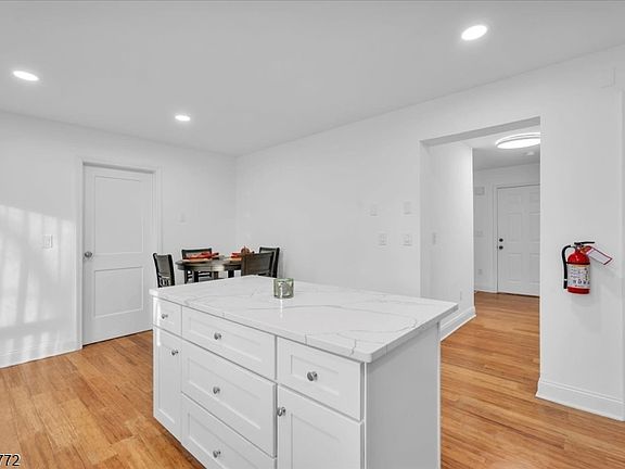 5th image of 348 Silk St