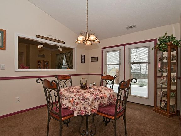 5th image of 740 E Arielle Ct