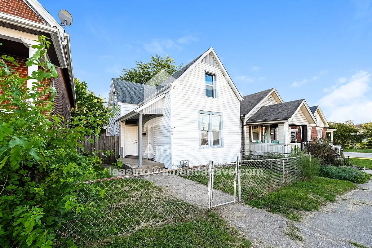 220627_001_front_view_2.jpg - 908 Maple Ave