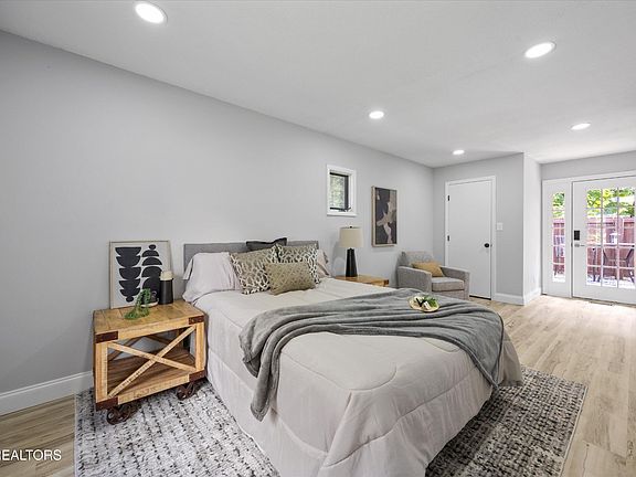 4th image of 6424 Shaftsbury Dr