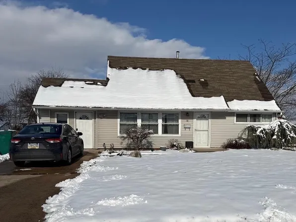 30 Misty Pine Rd, Levittown, PA 19056