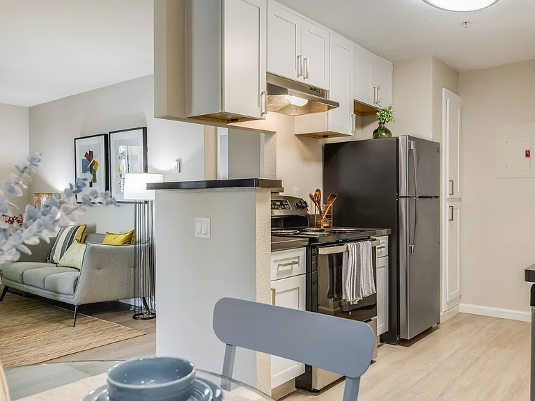 The Dutton Apartments — Photo 34