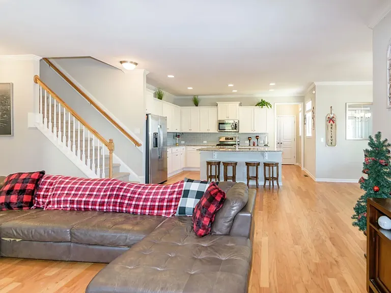 1106 Bromby Ave — Photo 23