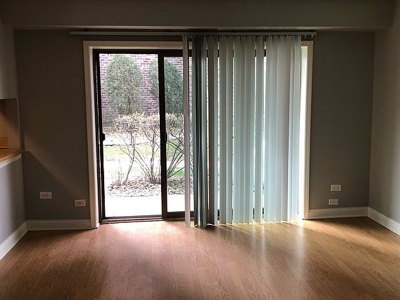 3rd image of 5241 James Ln APT 1114