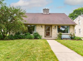 2626 N 85th St, Wauwatosa, WI 53226