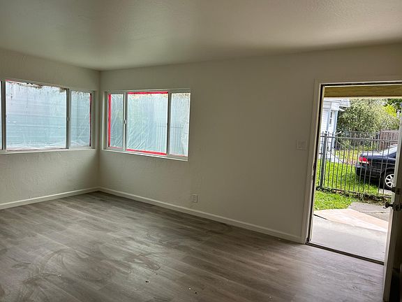 2nd image of 1815 Fairview St