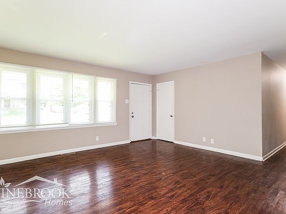 4th image of 1150 Burgos St