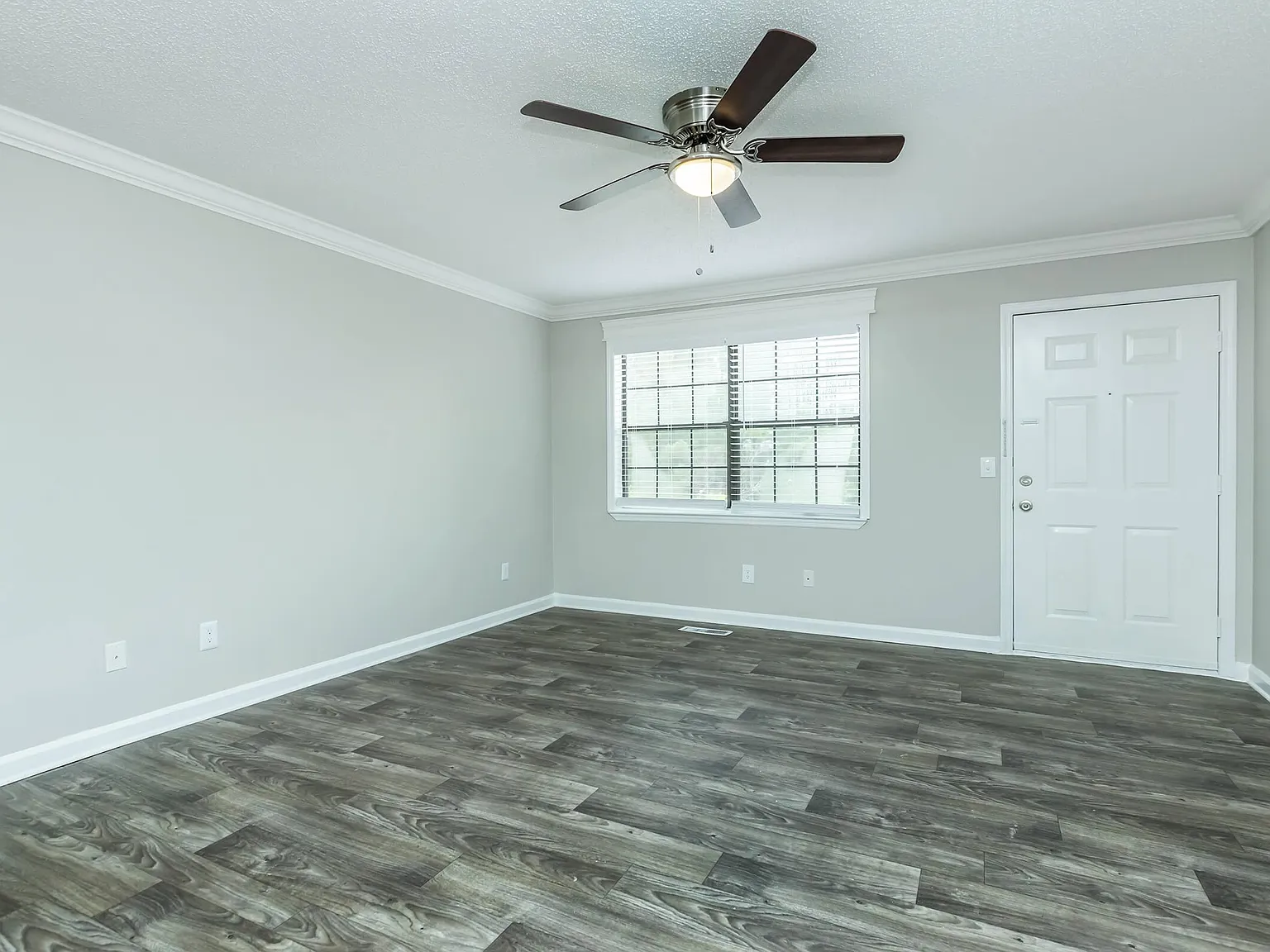 Woodland Manor — Photo 4