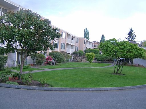 2nd image of 470 2nd Ave S APT 215