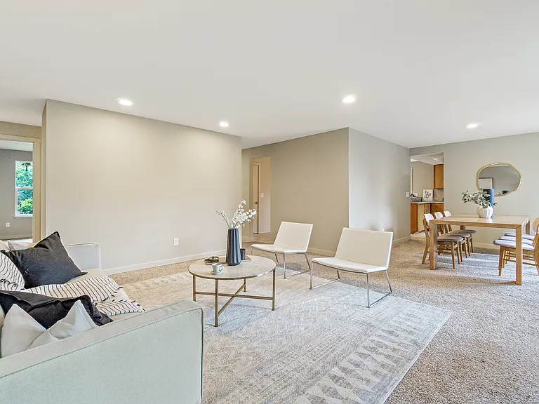 17215 NE 16th Pl — Photo 6