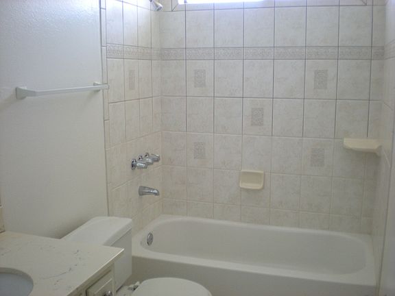 Bathroom with tub/shower