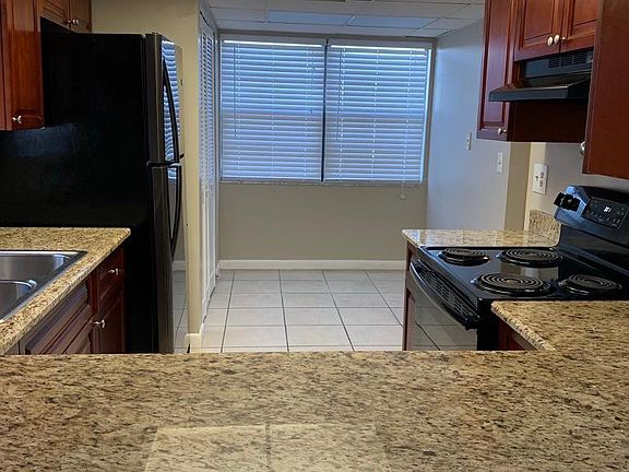 Kitchen with eat-in nook
