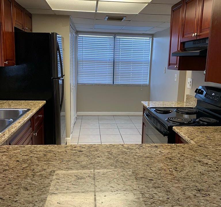 Kitchen with eat-in nook