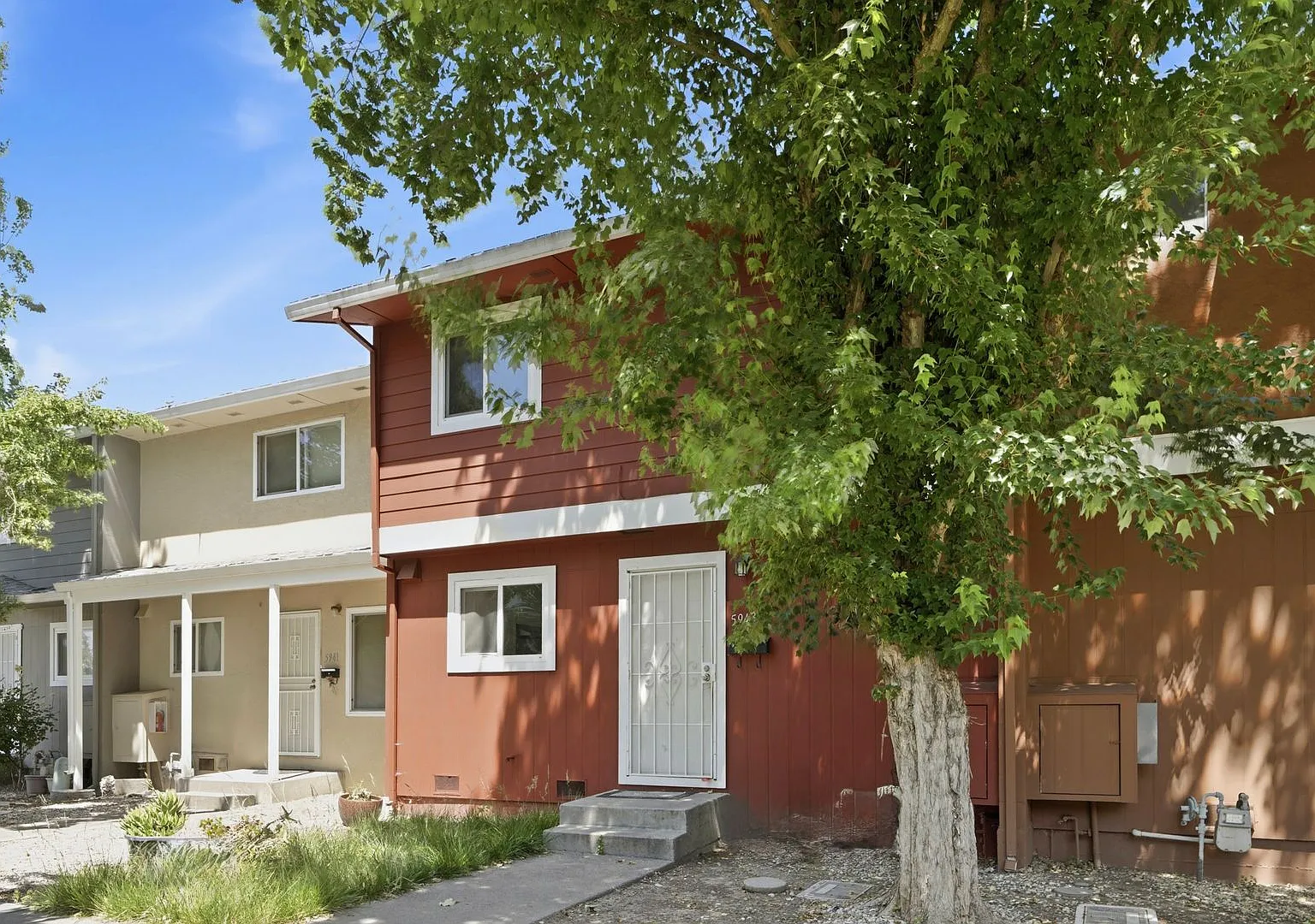 Fully Remodeled 3-Bedroom Townhome Two Car Garage - Available Now — Photo 2