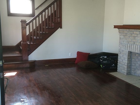 2nd image of 1391 W Town St