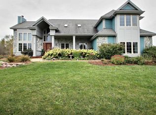 W329N9286 W Shore Dr, Hartland, WI 53029