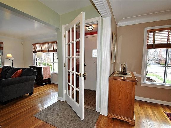 3rd image of 3834 Claridge Oval