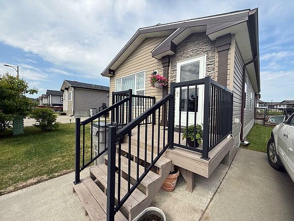 2nd image of 6 Edgewater Cres