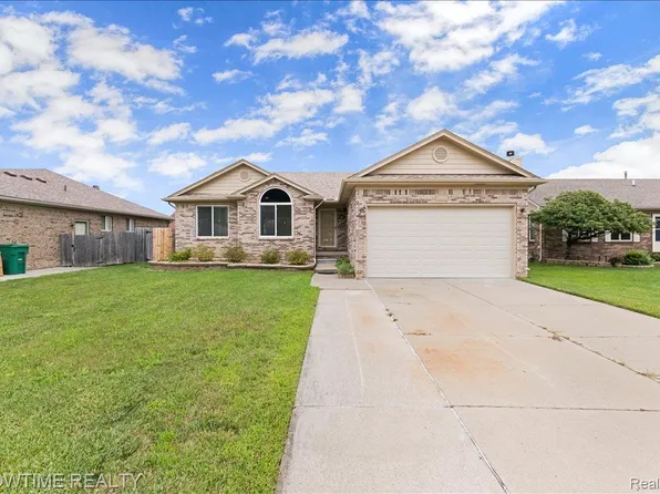 46132 Royal Dr, Chesterfield, MI 48051
