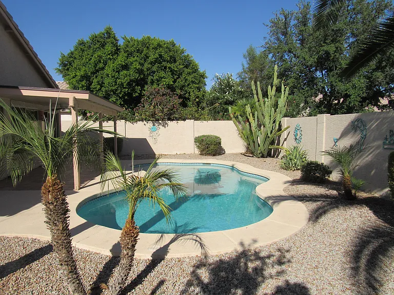853 E Constitution Dr — Photo 20