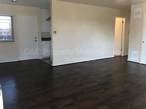4th image of 926 Lupin Dr APT 2