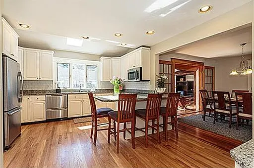 6 Charles St — Photo 1