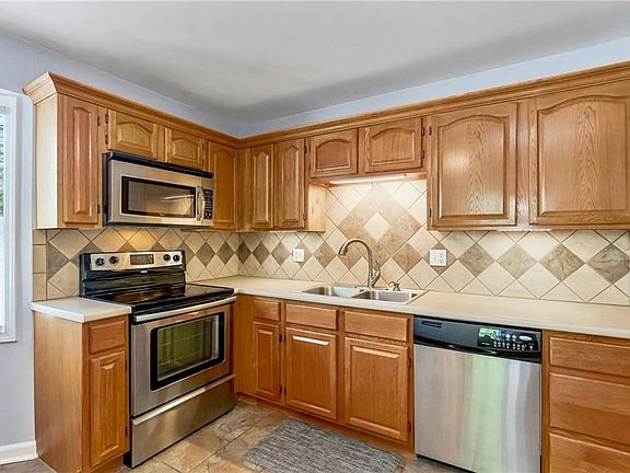 5th image of 5121 N Wood Ridge Dr
