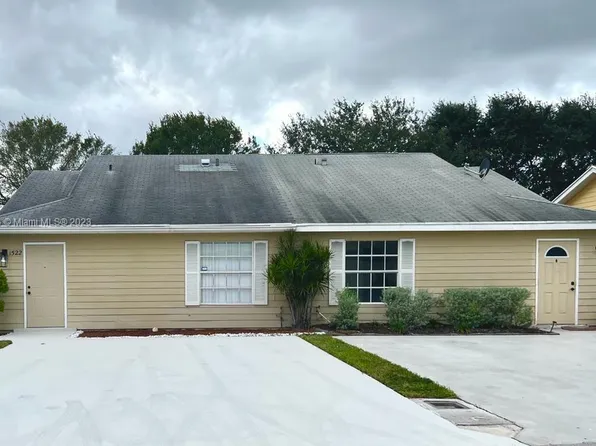 1522 Royal Forest Ct, West Palm Beach, FL 33406