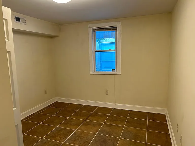 1112 Oates St NE #B — Photo 15