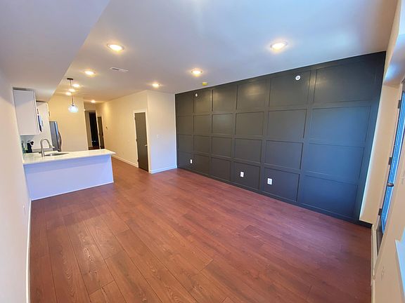 3rd image of 900 N 48th St #1F