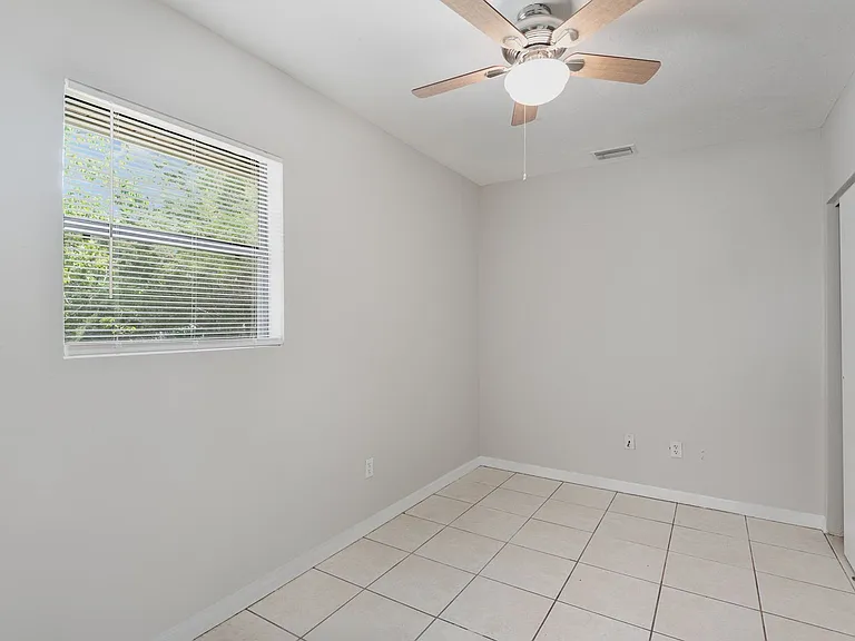 2620 Redwood Ave — Photo 10