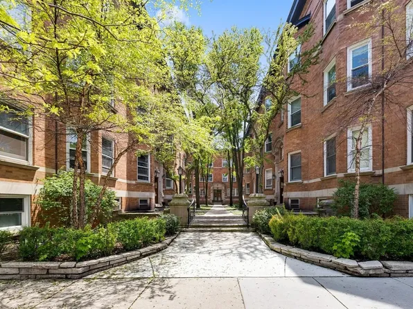629 W Barry Ave APT 2E, Chicago, IL 60657